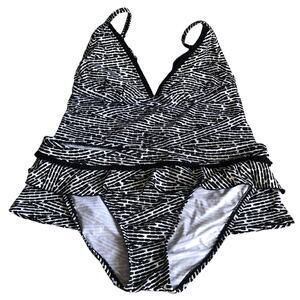 Kenneth Cole Reaction Zebra Stripe Ruffle Tankini 2 Piece Swimsuit S/M